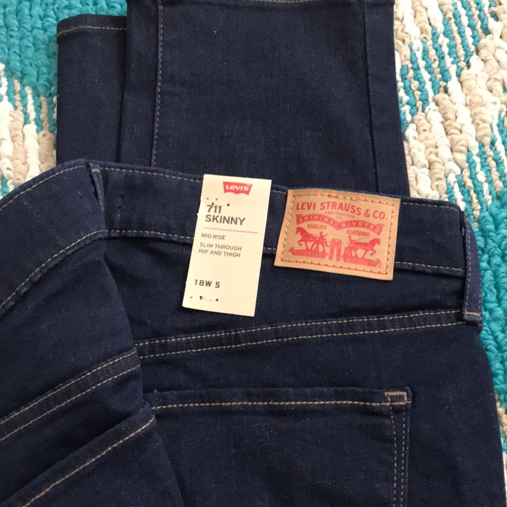 Levis 711 Women’s skinny jeans